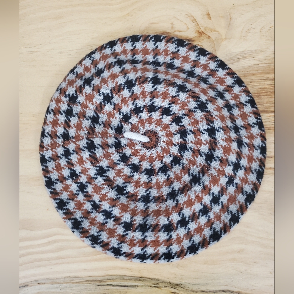 Houndstooth beret